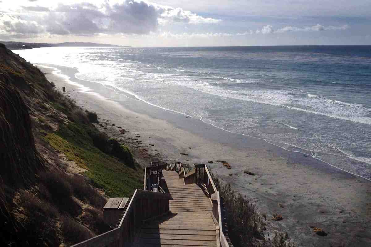 Does Encinitas have a downtown?