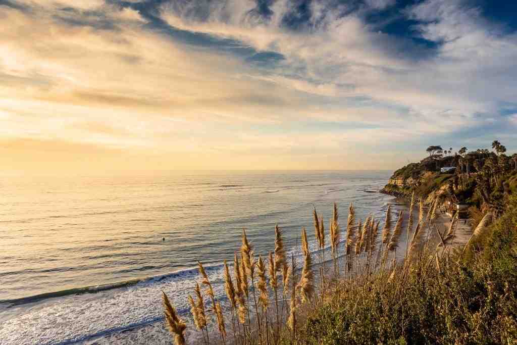 Does Encinitas have a pier?