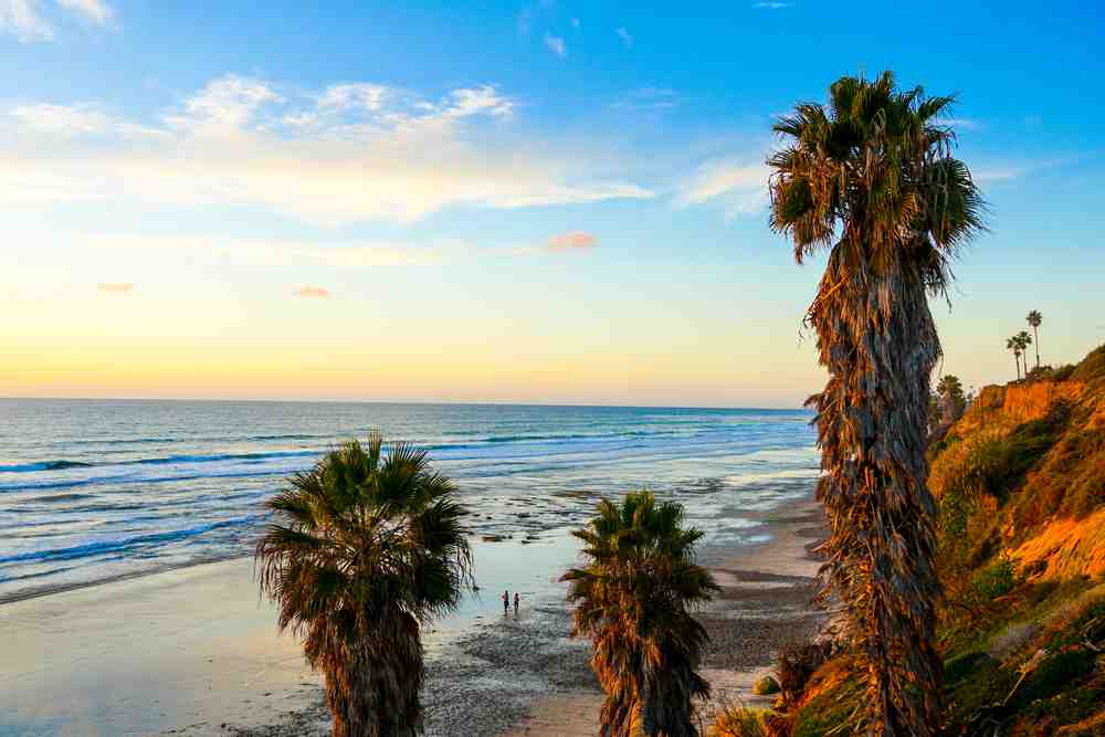 How far is Encinitas from the ocean?